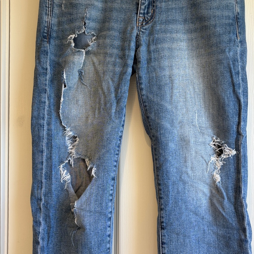 American Eagle | “Boyfit” Light Wash Distressed Straight Leg/Boot Cut Size 4 - Picture 2 of 7